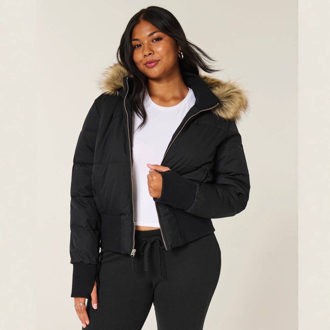 Warm women's quilted jacket with a versatile removable hood, ideal for changing cold weather conditions.