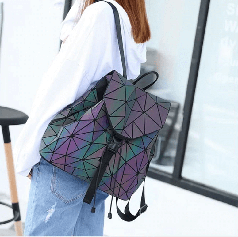 Fashion-forward women's reflective geometric backpack, dazzling color-changing effect, a versatile accessory.