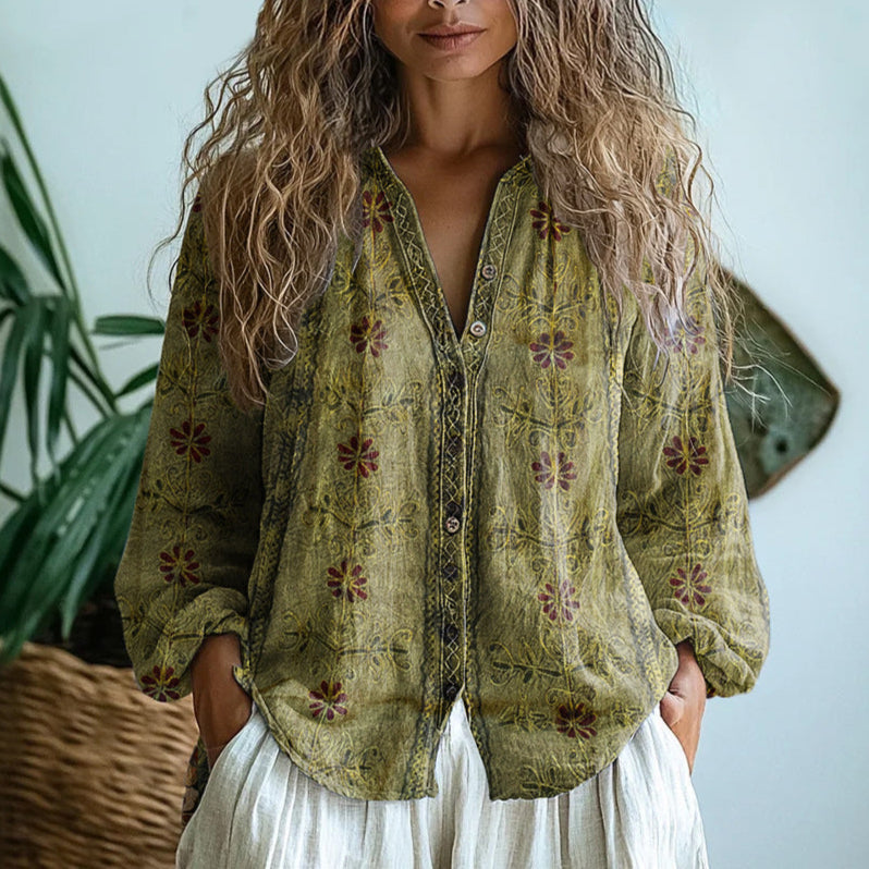 Casual chic women's relaxed blouse with an exquisite nature print, ideal for effortless everyday style.