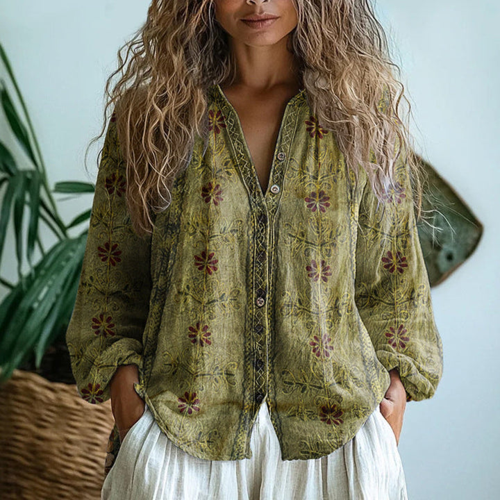 Casual chic women's relaxed blouse with an exquisite nature print, ideal for effortless everyday style.