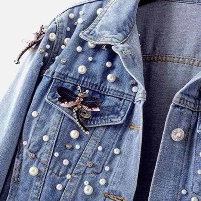 Comfortable women's blue denim jacket, relaxed fit for everyday casual wear. Versatile layering piece.