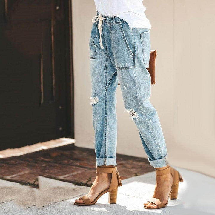 Casual women's pants with a relaxed fit, ideal for everyday style & comfort. Soft fabric lounge wear.