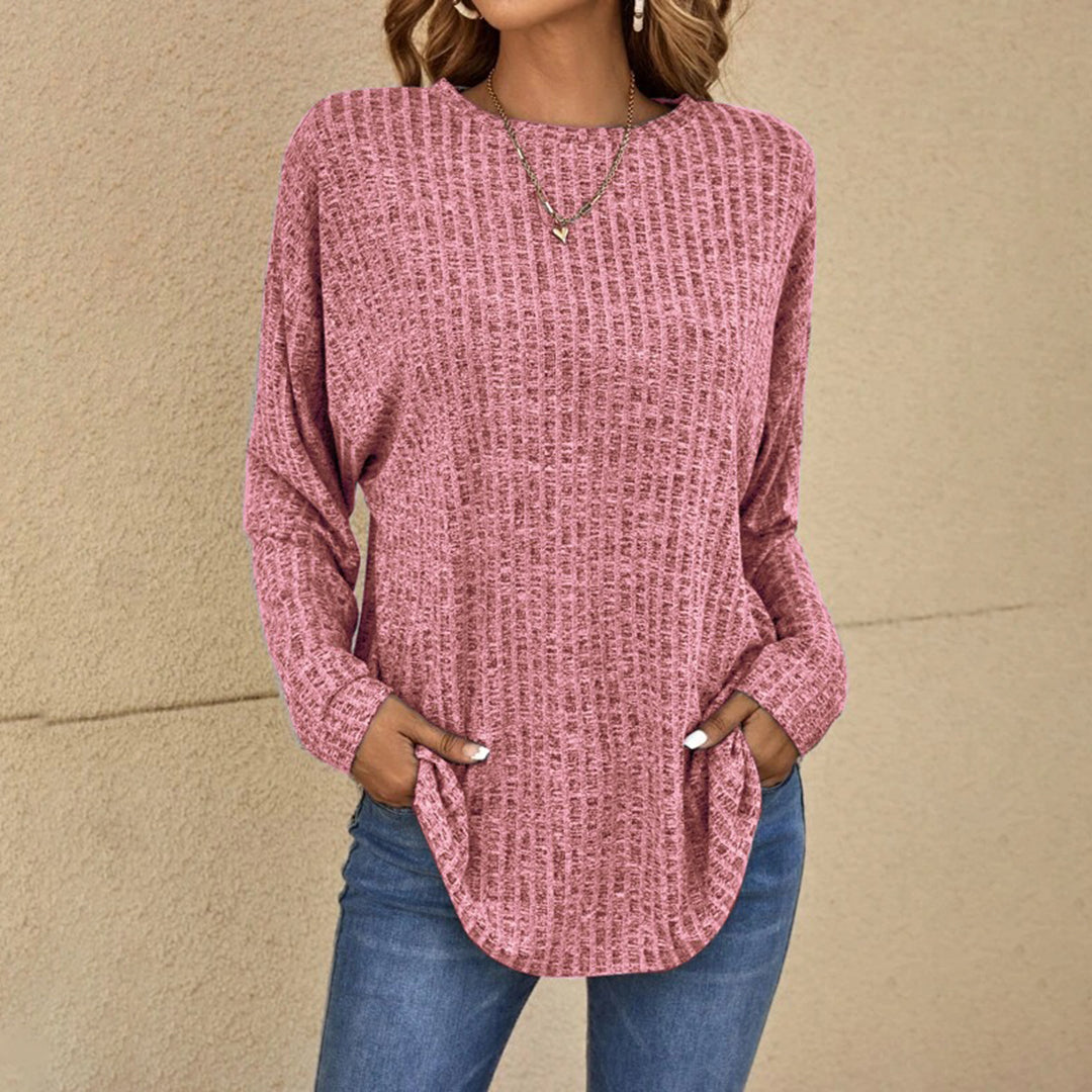 Comfortable women's drop shoulder oversized jumper, a relaxed fit crew neck for stylish winter coziness.