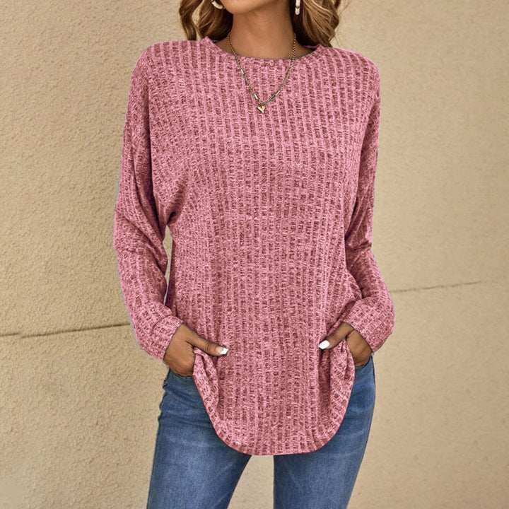 Comfortable women's drop shoulder oversized jumper, a relaxed fit crew neck for stylish winter coziness.