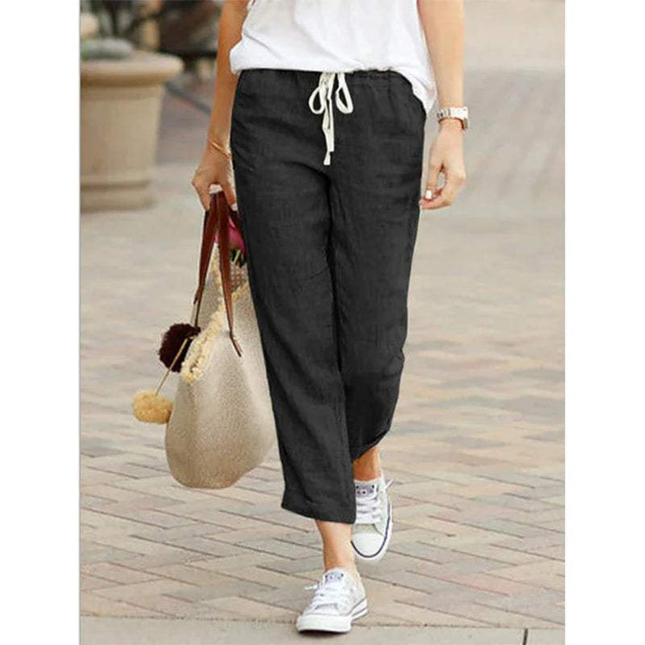 Fashionable women's cropped trousers featuring a relaxed fit and practical drawstring closure.