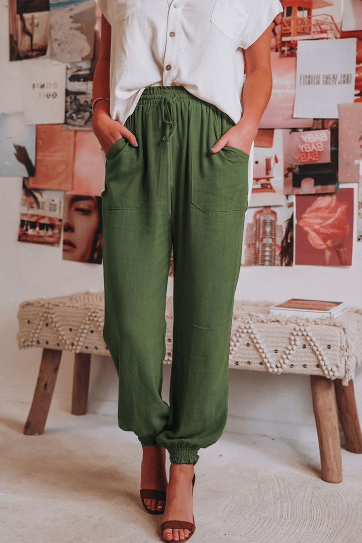 Everyday fashion: Women's casual Harlan pants with a relaxed fit and adjustable drawstring for comfort.