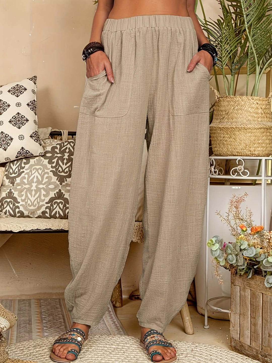 Casual women's relaxed fit linen pants in khaki, featuring practical pockets and an elastic waist.