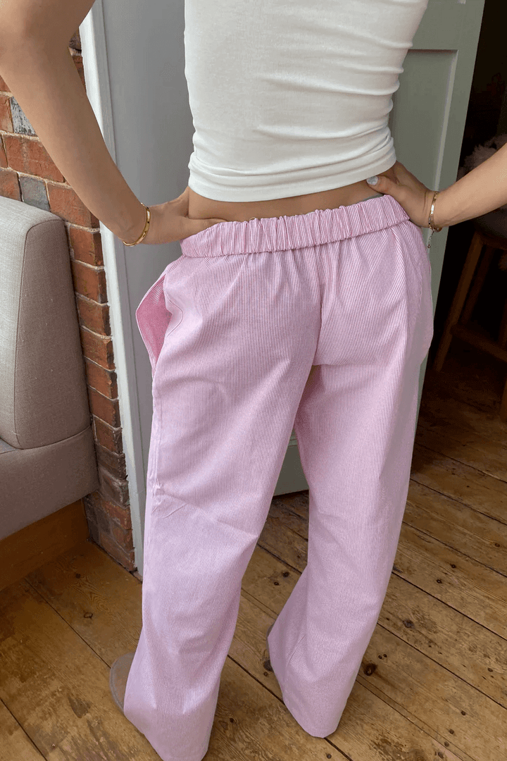 Casual women's lounge pants, relaxed fit for ultimate comfort during leisure time or as sleepwear.