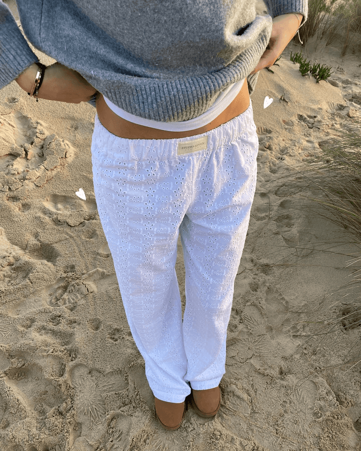 Ultra-comfortable women's relaxed fit lounge pants, soft fabric and elastic waist for all-day leisure.