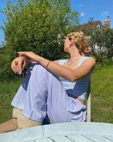 Relaxed fit women's lounge pants, soft elastic waist and fabric for maximum comfort and casual wear.