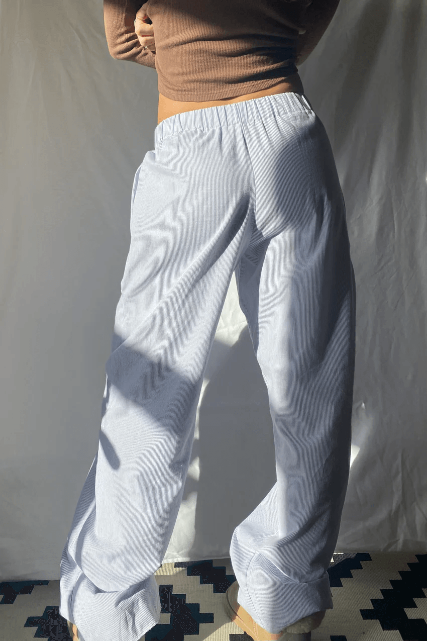 Versatile women's soft lounge trousers, ideal for home or casual outings.