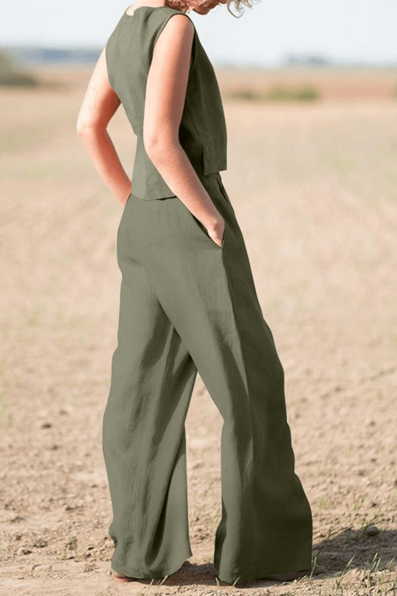 Soft women's loungewear set: relaxed top & wide-leg pants. Stylish two-piece for ultimate comfort & casual look.