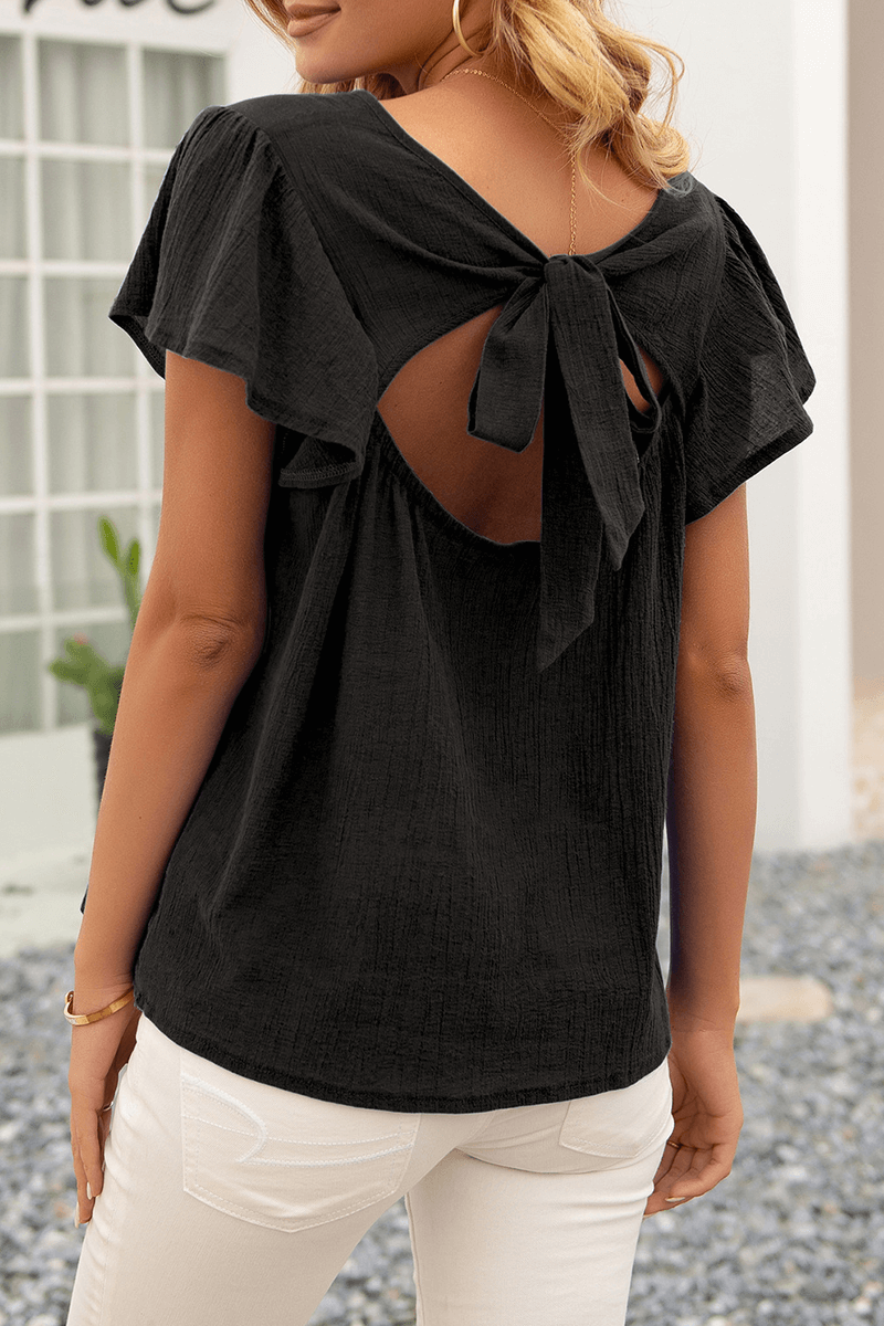 Comfortable women's crinkle top in a relaxed fit, featuring a stylish texture for everyday wear & summer fashion.