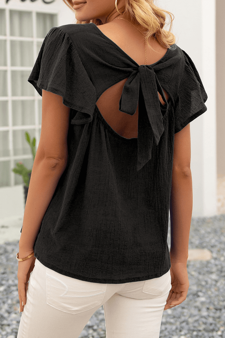 Comfortable women's crinkle top in a relaxed fit, featuring a stylish texture for everyday wear & summer fashion.