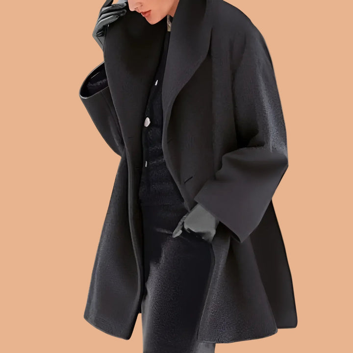 Modern city jacket for women, relaxed fit, open front, ideal as stylish winter outerwear.