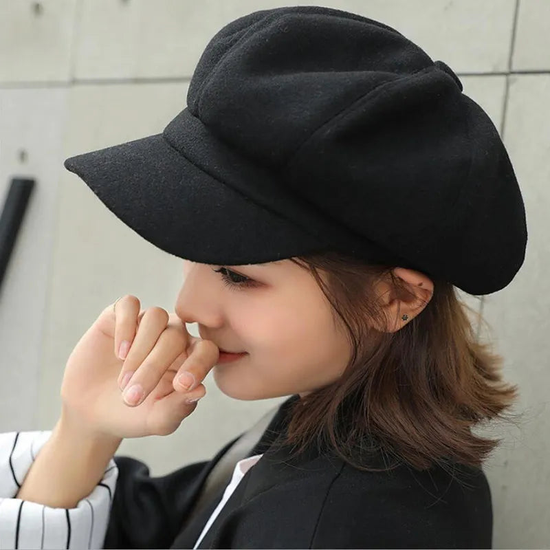 Women's retro Verna balloon hat in classic style for stylish warmth.
