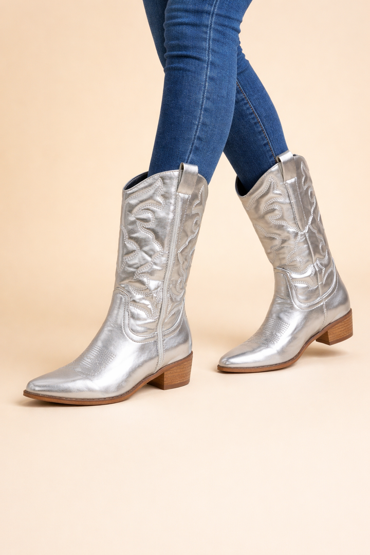 Fashionable women's retro cowboy boots in a versatile shade, great for effortless western style.