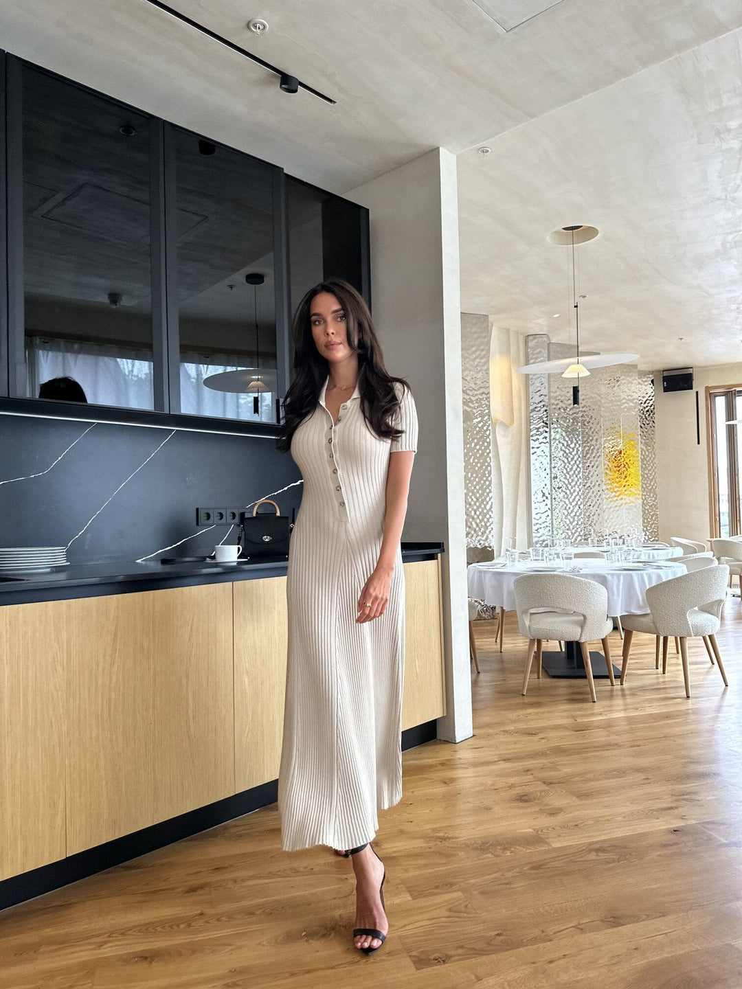 Casual chic women's ribbed knit V-neck maxi dress, versatile for spring, summer, & autumn fashion.