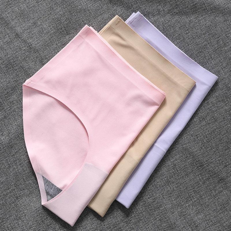 No-show seamless high-waist women's panties, perfect for an invisible look under clothing. Stretchy & soft.