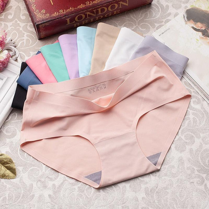 Soft, high-waist seamless women's underwear providing ultimate invisible comfort for daily wear. Smooth fit.