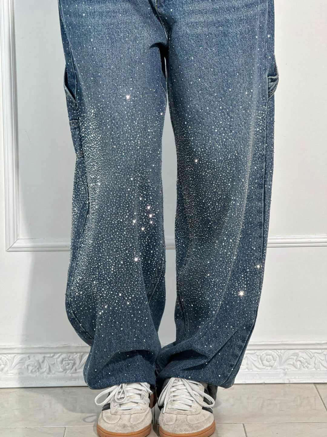 Shiny women's balloon leg jeans. Carpenter details, relaxed fit, and shimmering fabric for fashion bottoms.