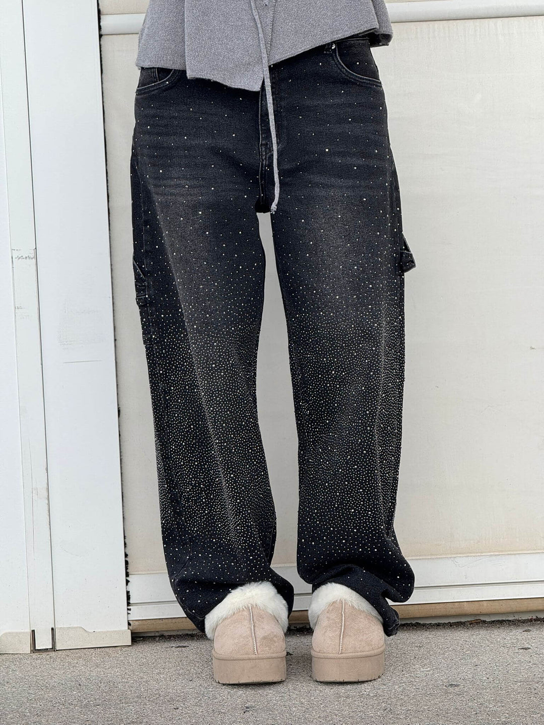 Shimmering women's balloon leg carpenter jeans. Features include a relaxed fit and a distinctive shiny finish.
