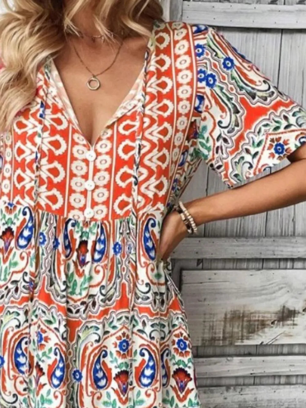 Effortless women's short sleeve mini dress. Ideal for summer parties, vacations, or casual wear.