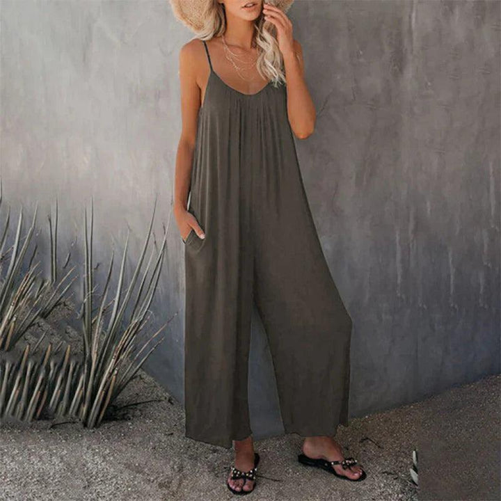 Stylish women's sleeveless loose-fit jumpsuit. This comfortable one-piece features practical pockets, perfect for summer casual wear.