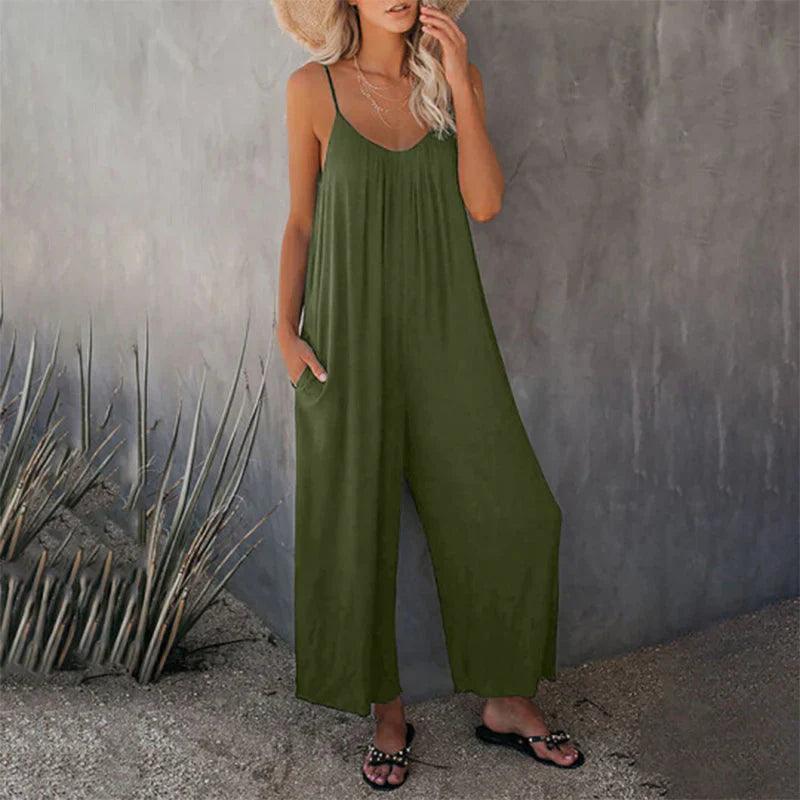 Versatile women's sleeveless loose pocket jumpsuit. Combines comfort and style, perfect as an easy elegant or casual outfit.