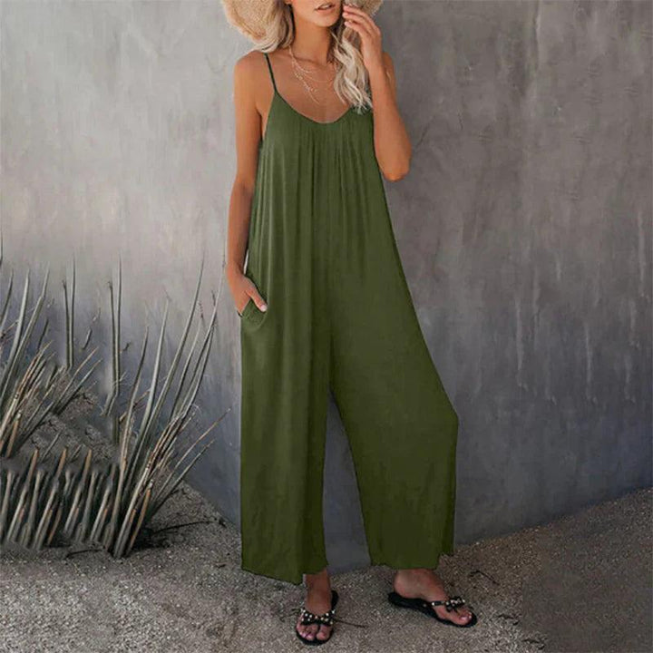 Versatile women's sleeveless loose pocket jumpsuit. Combines comfort and style, perfect as an easy elegant or casual outfit.
