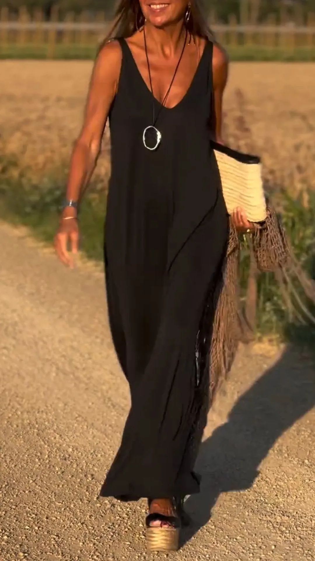 Stylish women's summer dress, a multi-color sleeveless maxi for versatile comfort.