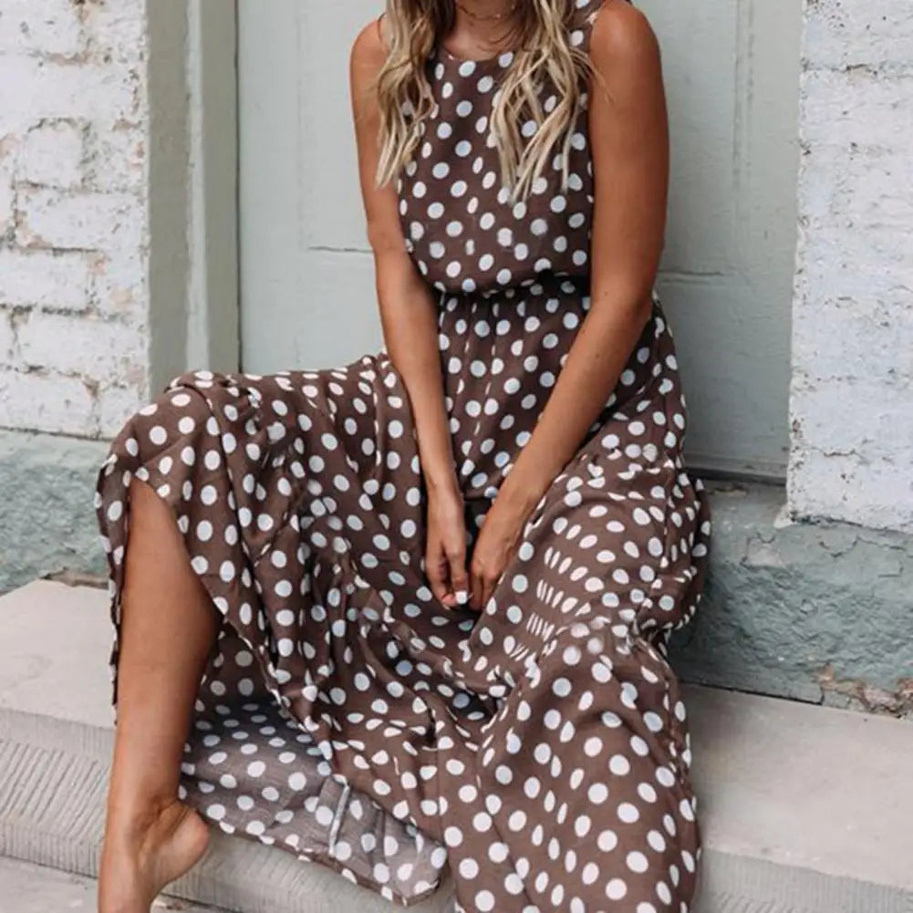 Casual women's polka dot maxi dress, sleeveless design for comfortable summer wear.