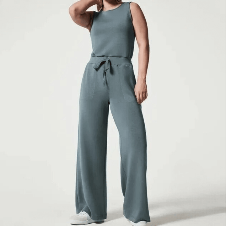 Women's sleeveless wide-leg jumpsuit, perfect for comfortable summer fashion. Elegant round neck one-piece outfit.