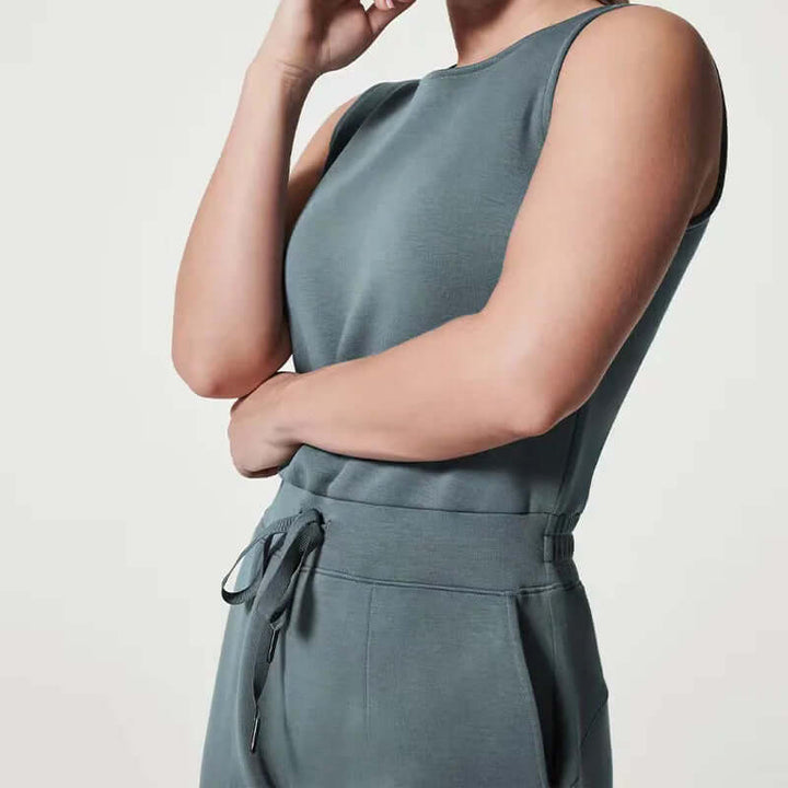 Simple yet elegant women's sleeveless jumpsuit with wide legs. Perfect for comfortable and versatile summer style.