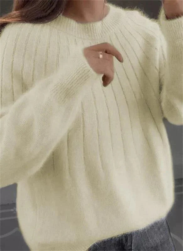 Elegant women's long sleeve cashmere sweater, soft knit for cozy autumn & winter outfits and style.