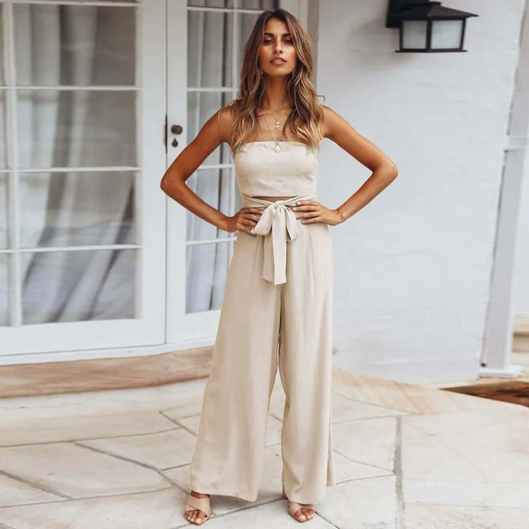 Chic women's strapless jumpsuit, loose fit & elasticated waist for casual daywear.