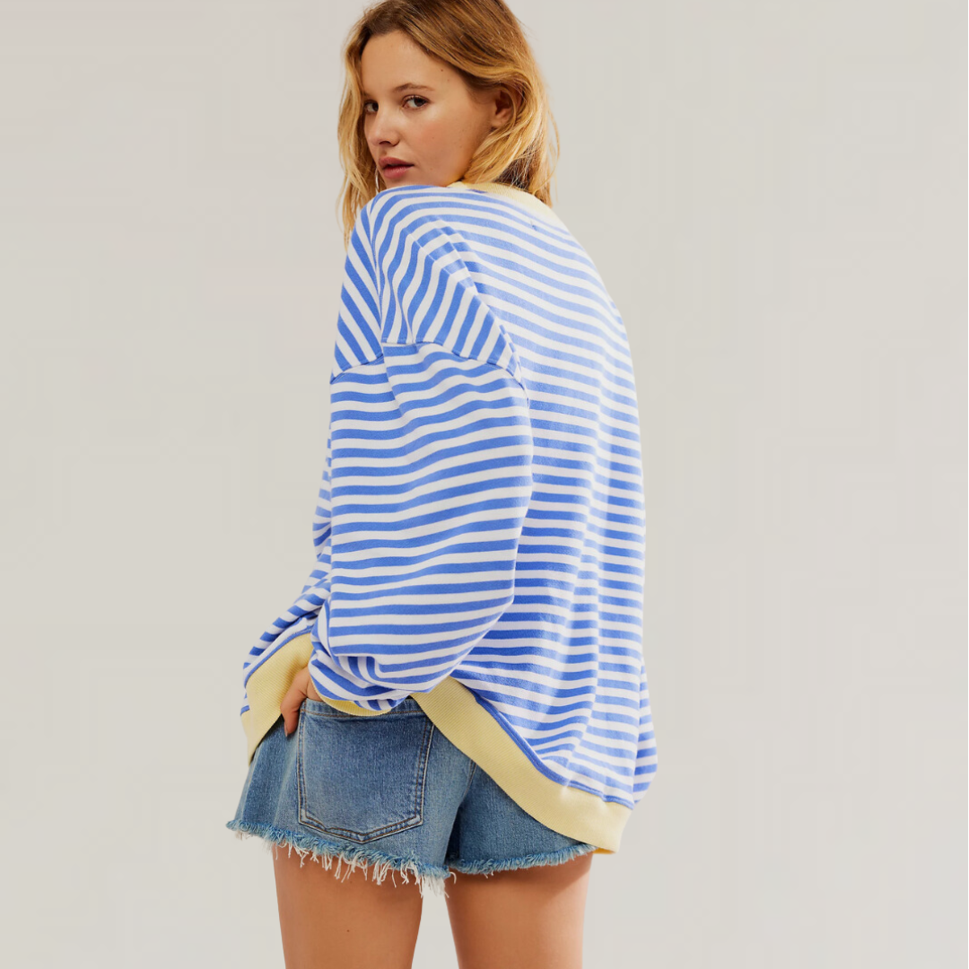 Stylish women's oversized striped sweater, perfect for all-season casual wear. Relaxed fit, comfortable long sleeve.