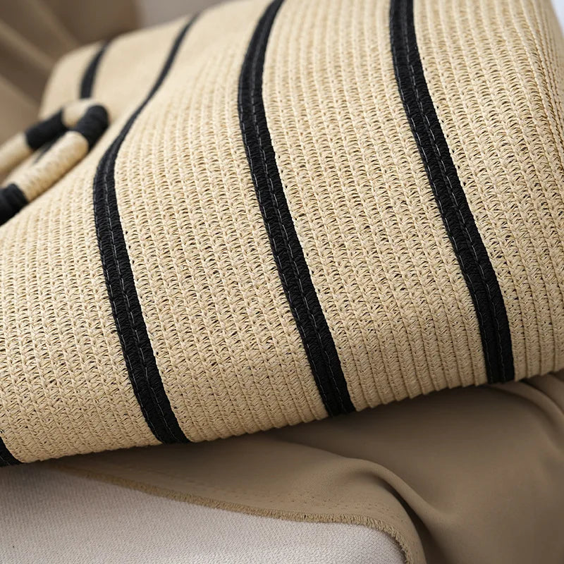 Casual women's striped tote bag, ideal for beach, travel, or daily use. Spacious & fashionable summer accessory.
