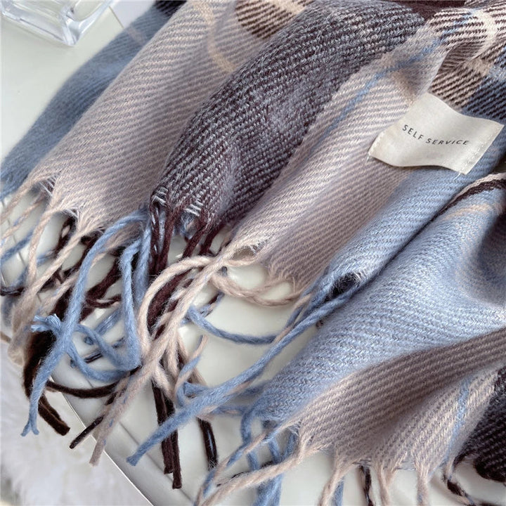 Women's trendy Angela knitted scarf, featuring a checkered design and stylish tassels. Warm & chic.
