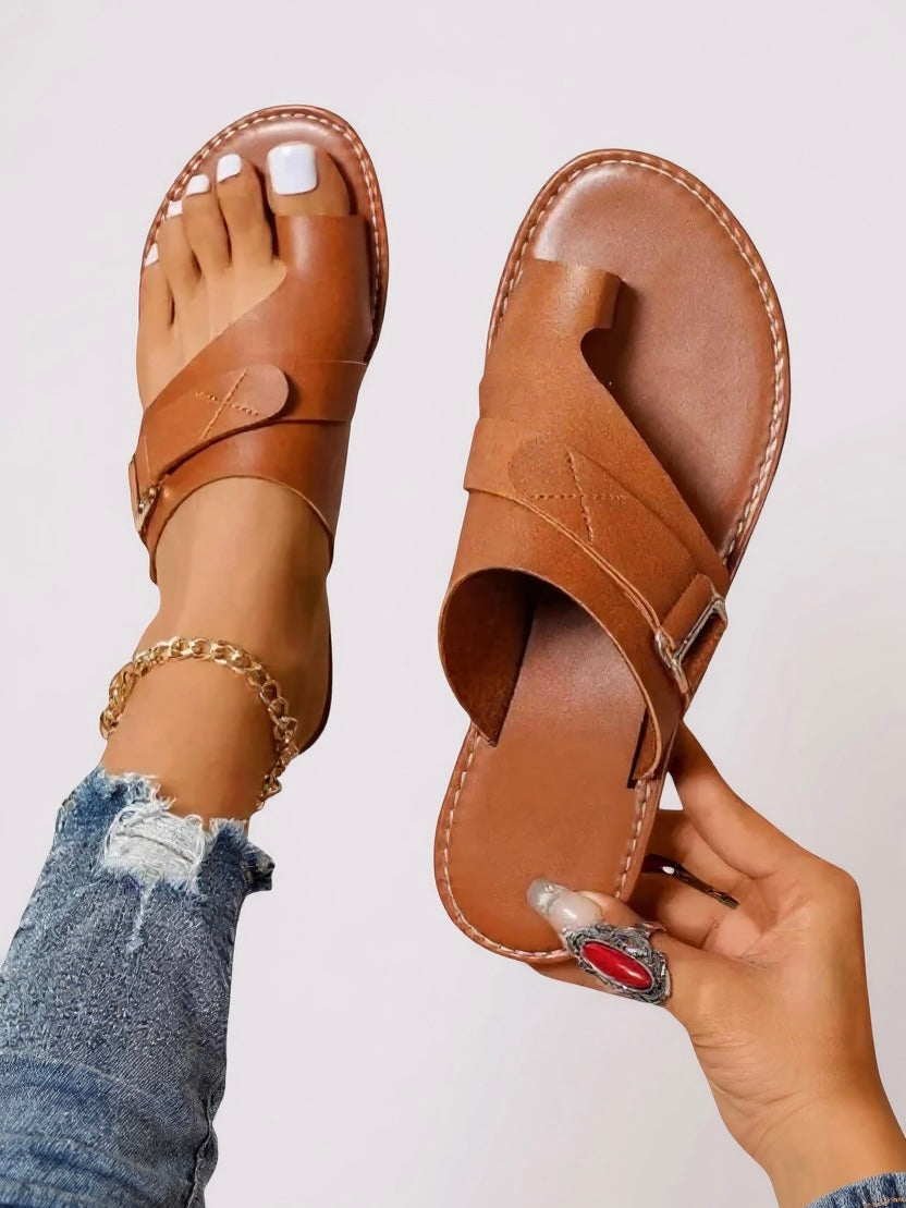 Women's stylish black toe-loop comfort slides, perfect for summer casual wear. Cushioned footbed & minimalist design.