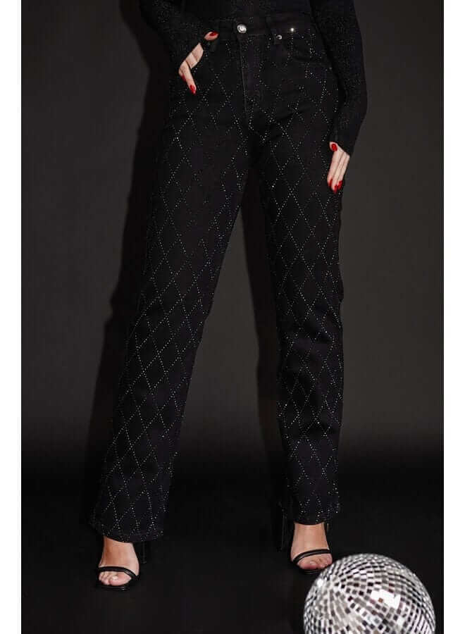 Comfortable straight leg denim jeans for women, featuring a trendy diamond pattern; ideal for everyday style.