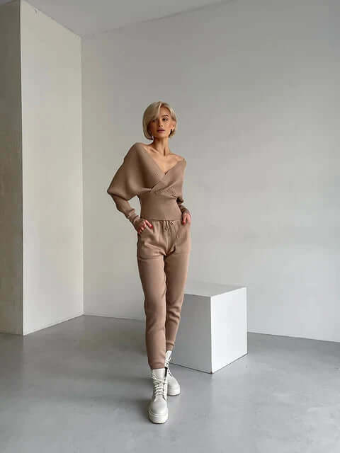 Casual women's two-piece viscose set, comfortable separates for versatile styling.