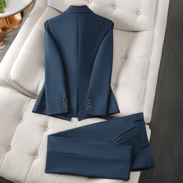 Modern women's business suit: tailored blazer and trouser set. Professional workwear for a polished, chic look.