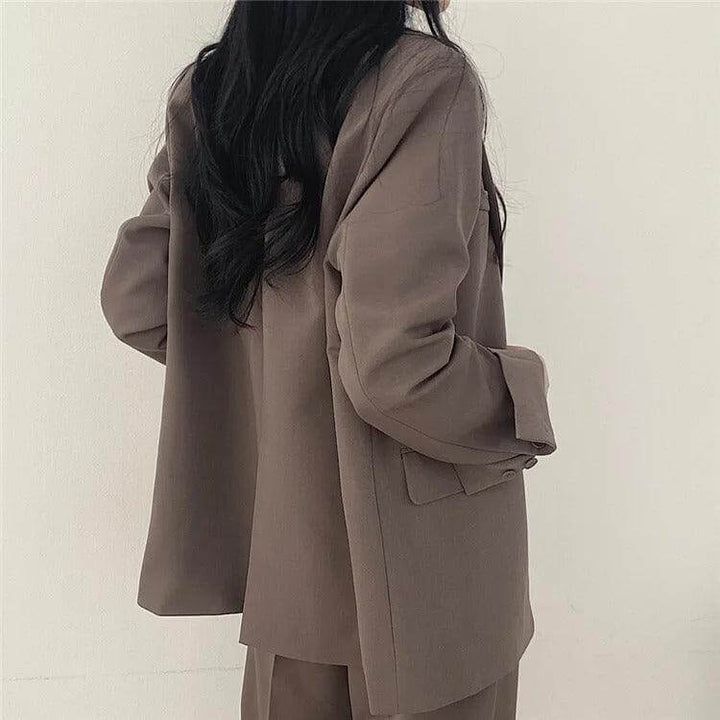 Modern women's business suit: a tailored blazer and straight-leg pants ensemble.