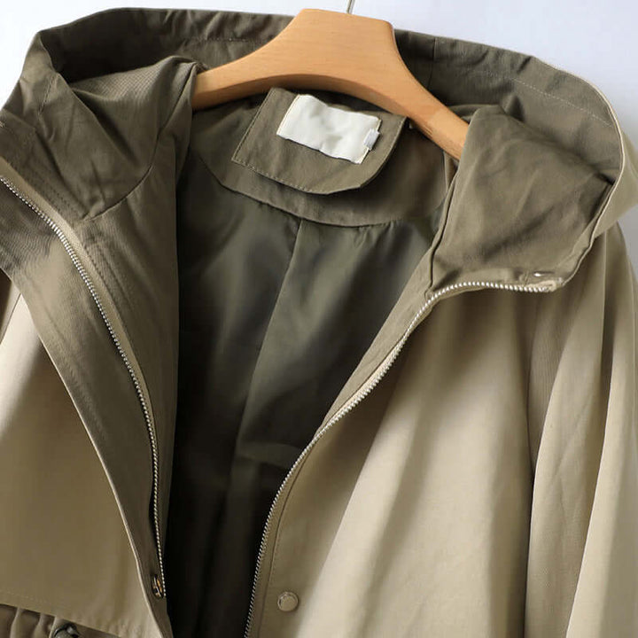 Chic women's tailored windbreaker jacket, made from a durable, lightweight fabric, perfect for transitional weather.