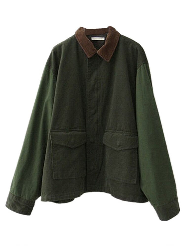 Fashionable women's oversized jacket, a trendy and comfy layering piece for versatile fall & winter style.
