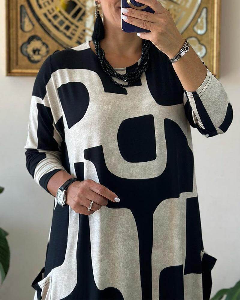 Elegant long sleeve women's dress with a unique print, ideal for a chic and comfortable fall look.