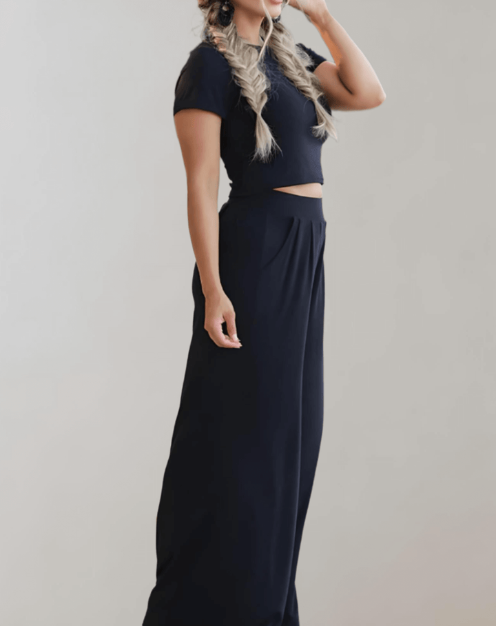 Fashionable tailored blazer from a women's two-piece co-ord set. Perfect for a chic business casual look.