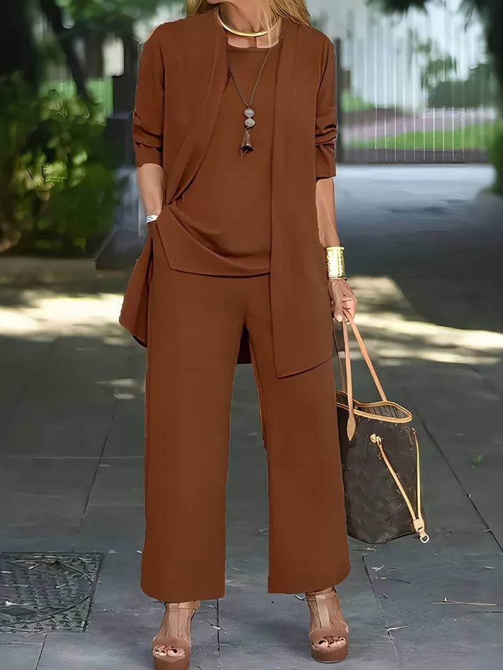 Fashionable women's vest and wide-leg pants set. An elegant two-piece outfit, perfect for office or sophisticated events.