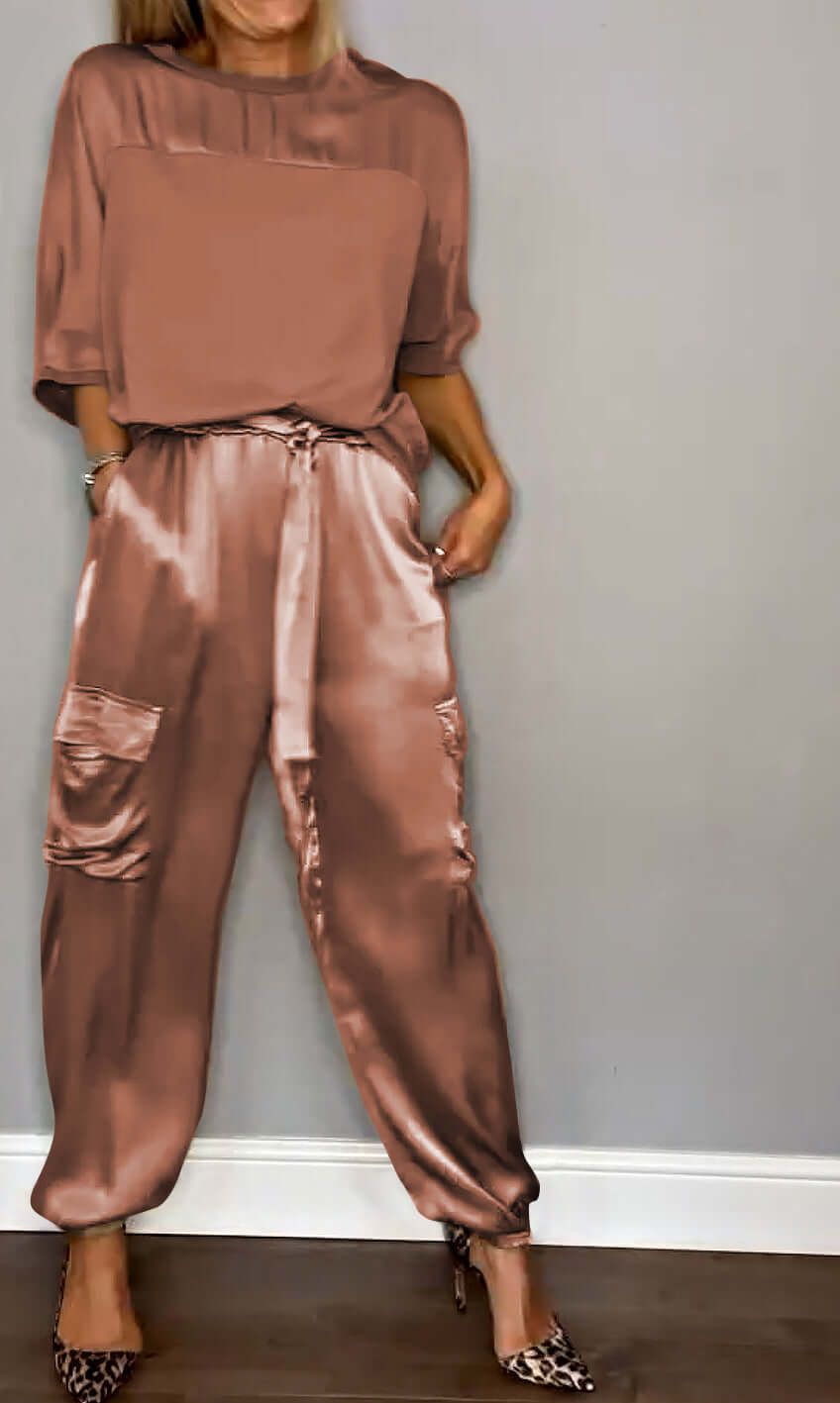 Fashionable women's two-piece loungewear set, combining style & comfort for relaxation wear.